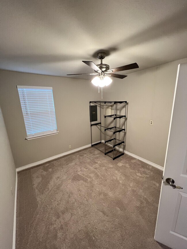 Building Photo - 6407 Chinaberry Trail