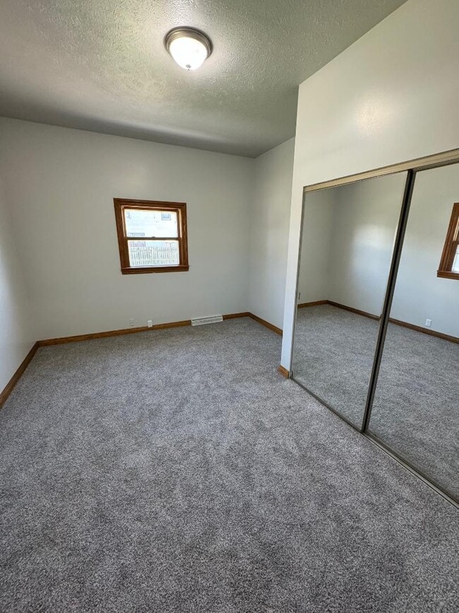 Building Photo - 3140 N 48th St