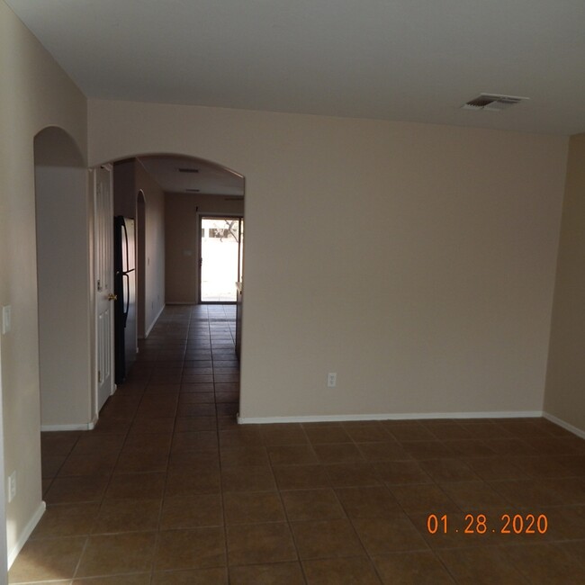 Building Photo - 708 W Cholla Crest Dr