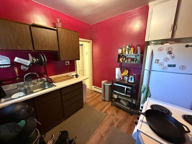 Foto del edificio - 214 E 8th St