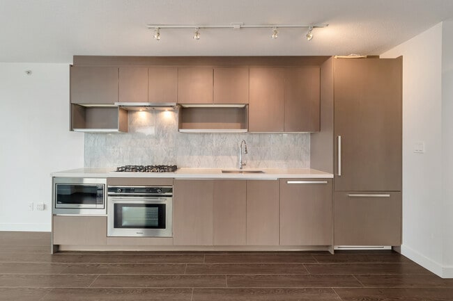 Photo du bâtiment - 509-13696 100 Avenue