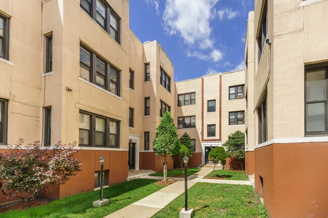 Building Photo - 4210 N Pulaski Rd