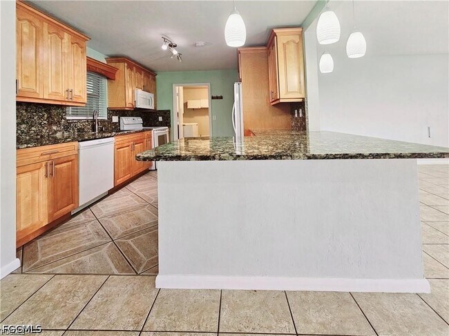 Building Photo - 211 S Lake Dr