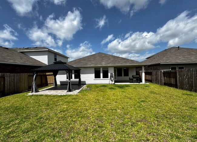 Foto del edificio - 5238 Bay Mdws Ln