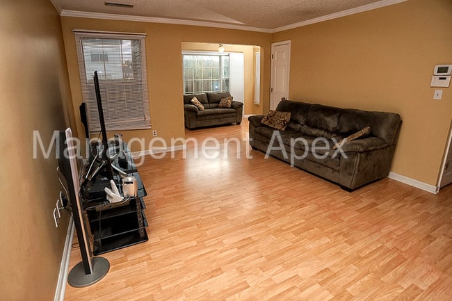 Foto del edificio - 2104 Liberty Dr