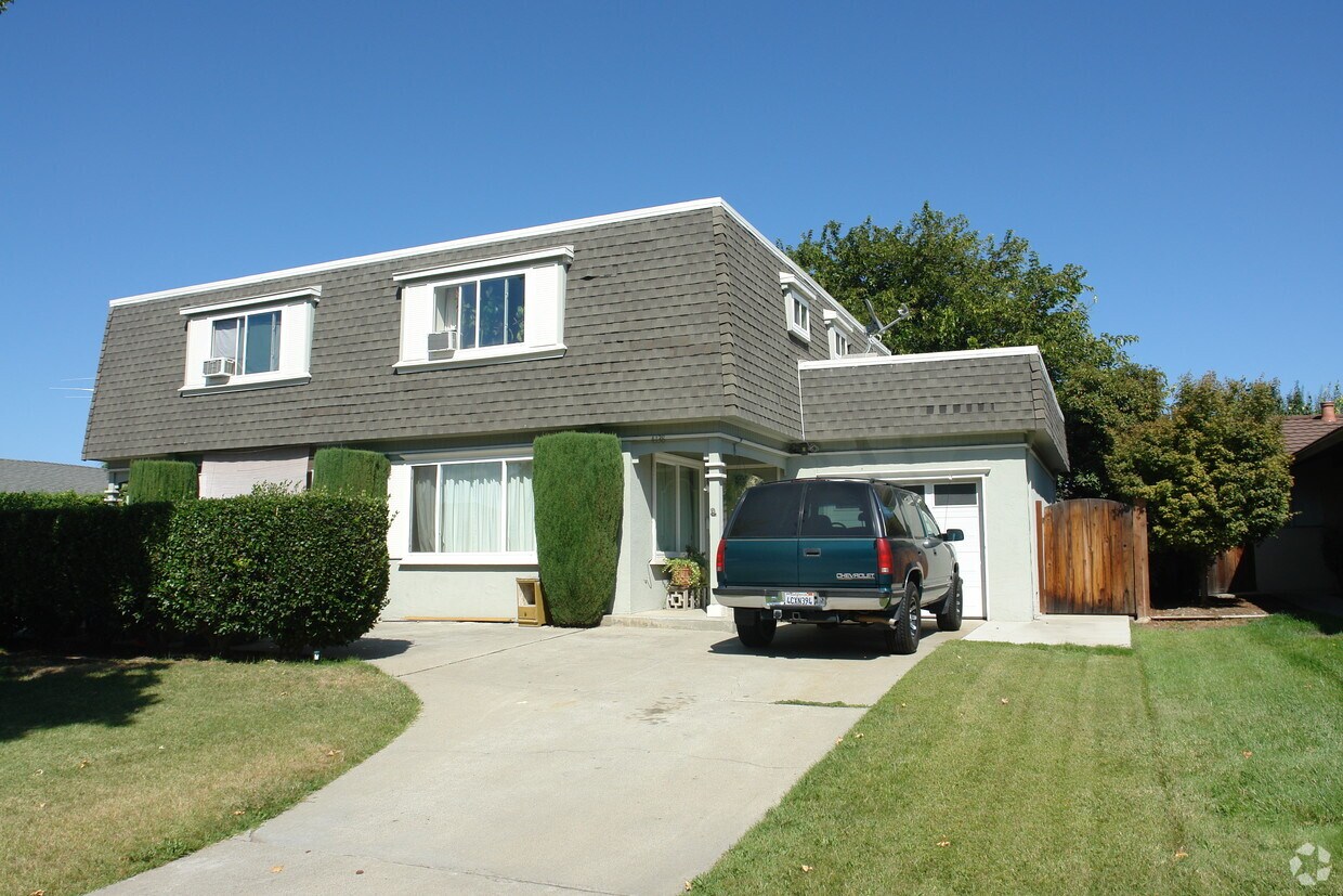 Foto principal - 4138 Wessex Dr