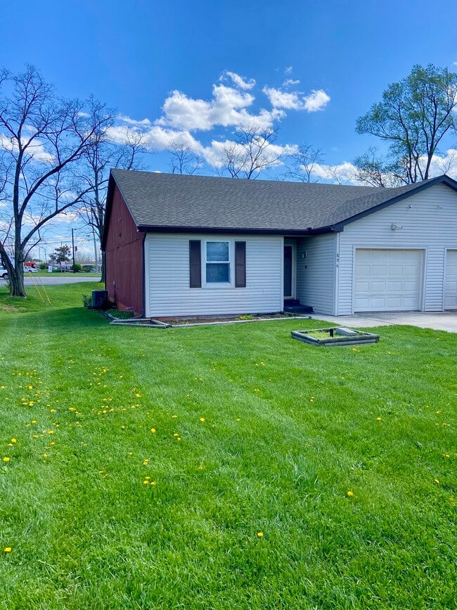 Building Photo - 806 Trustway Ct