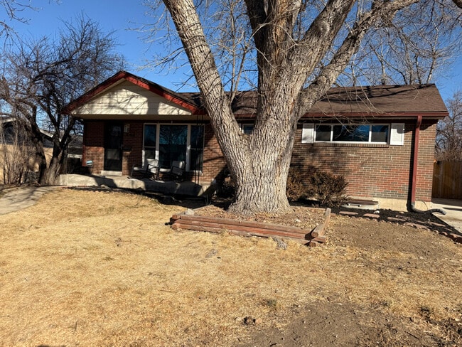 Building Photo - 10460 Livingston Dr