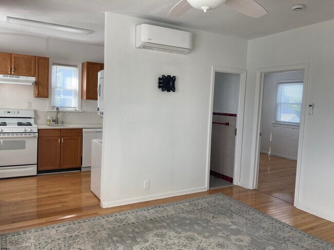 Foto del edificio - 7817 Ventnor Ave