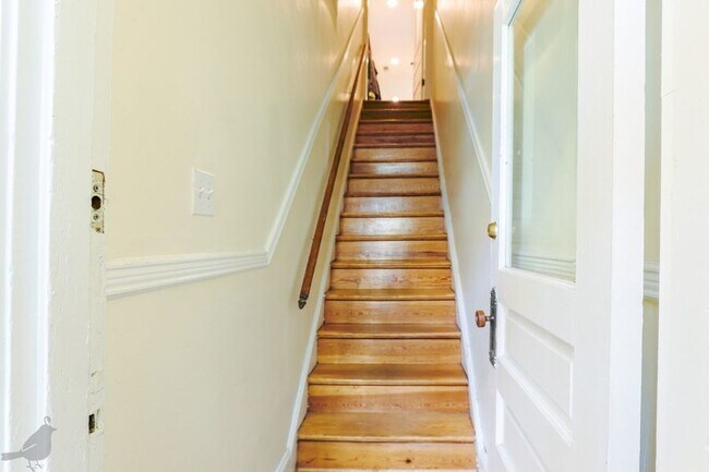 Building Photo - Three Bedroom Columbia Heights Abode!