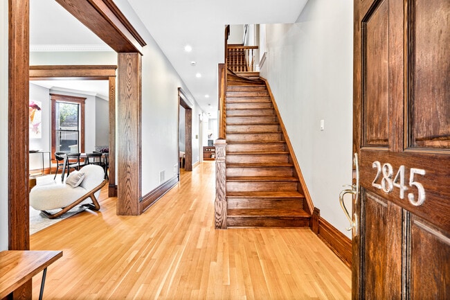 Foto del edificio - 2845 W Division St