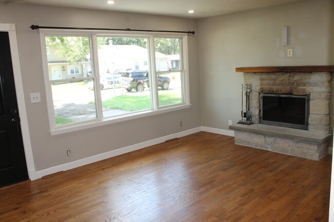 Building Photo - 63 Holly Dr