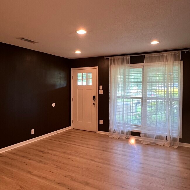 Foto del edificio - 106 Whispering Pines Loop