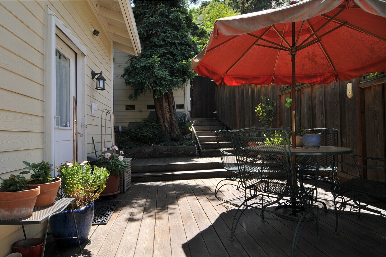Primary Photo - 3244 Oak Knoll Dr