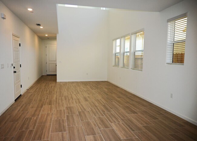 Foto del edificio - Resident Benefit Package Property