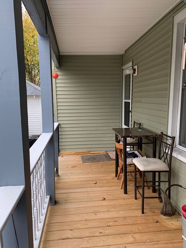 Building Photo - 59 Elm St