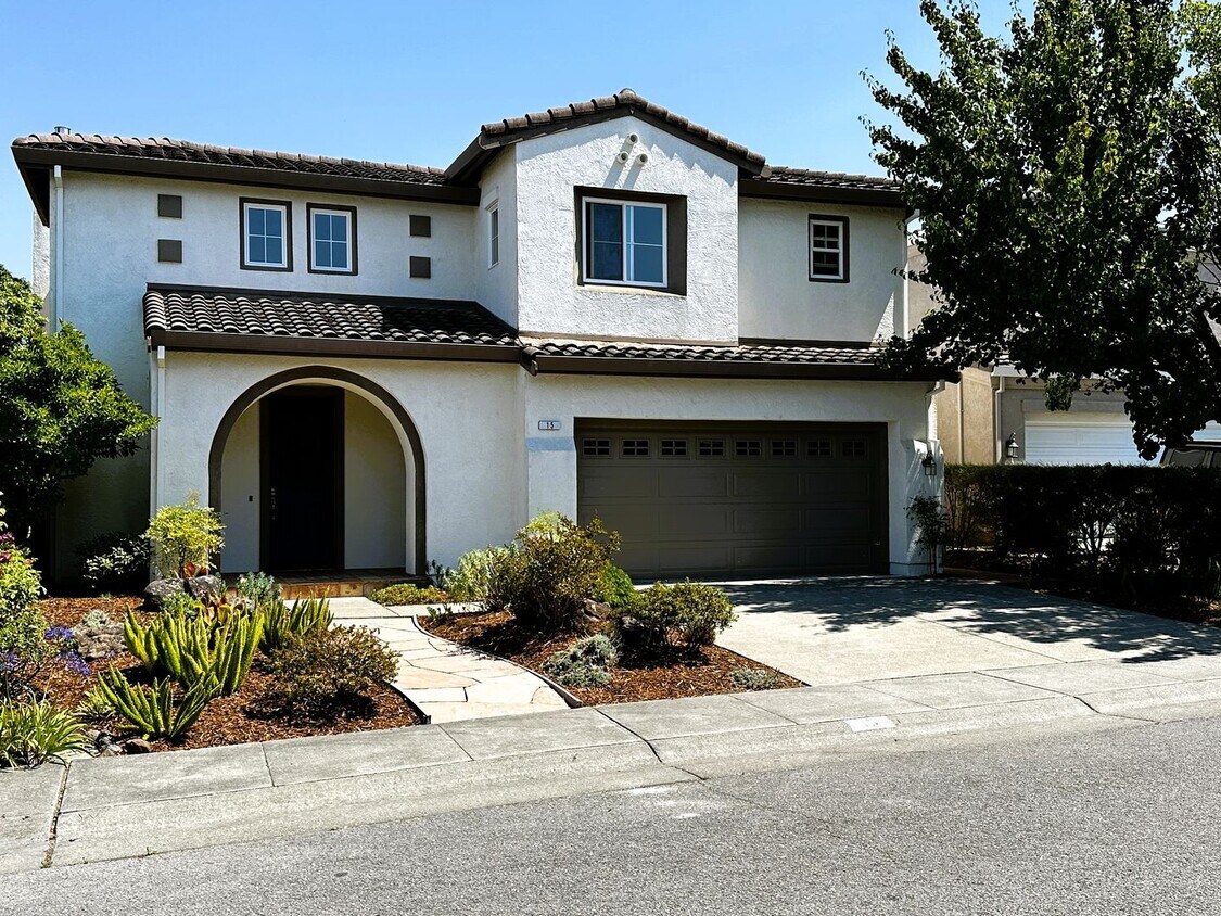 Primary Photo - Gorgeous 3 bedroom, 2.5 bathroom home in H...