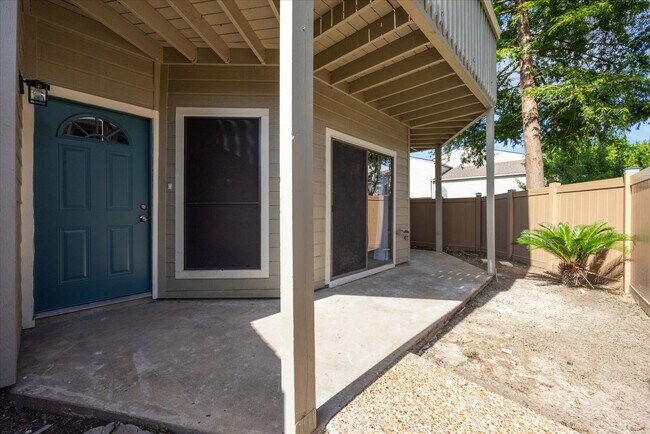 Building Photo - 2379 Briarwest Blvd