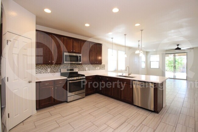 Building Photo - 10151 W Los Gatos Dr