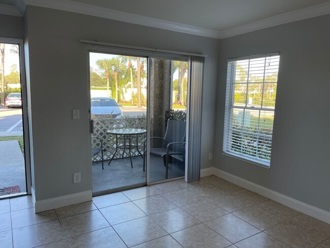 Foto del edificio - ANNUAL RENTAL - 1ST FLOOR 1 BED/ 1 BATH CO...