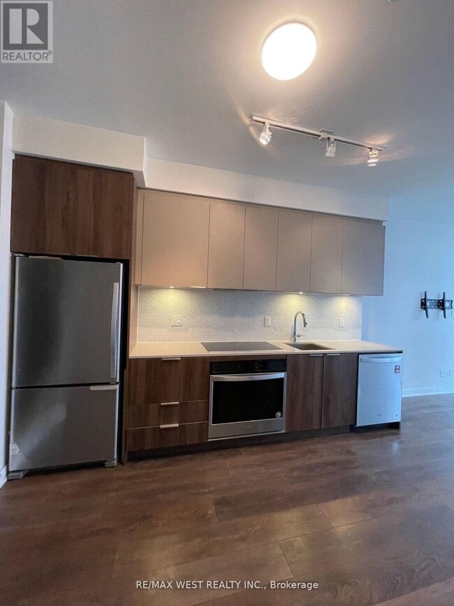 Building Photo - 2 Sonic Way