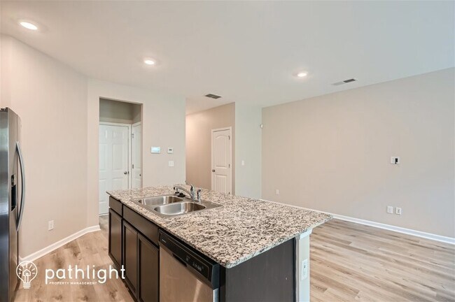 Building Photo - 5672 Union Pointe Dr