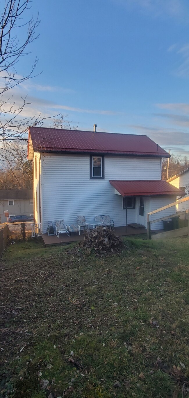 Building Photo - 368 Gilmore St