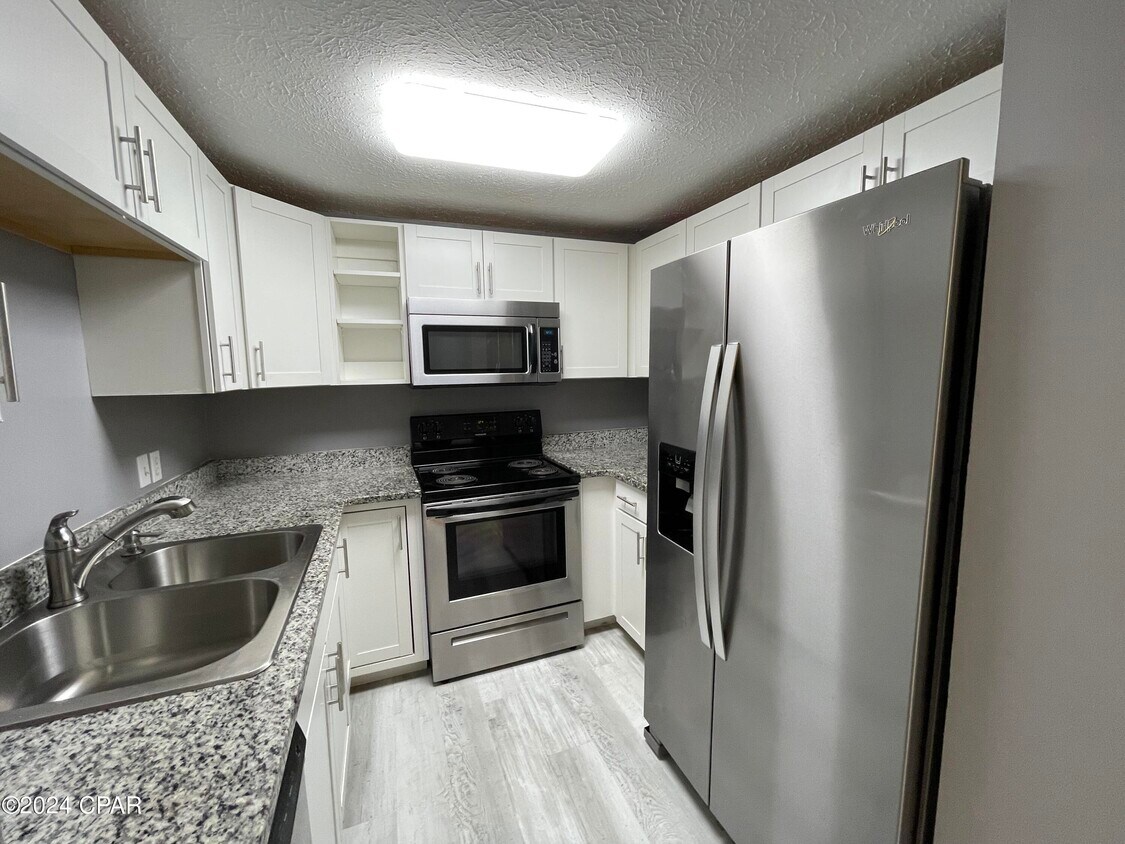 Foto principal - 816 Bradley Cir