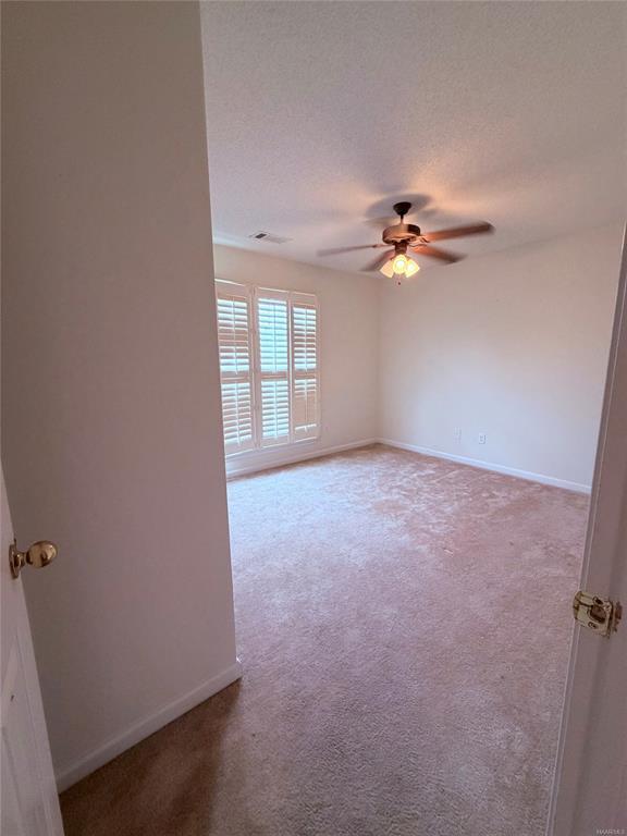 Foto del edificio - 353 Cotton Lakes Blvd