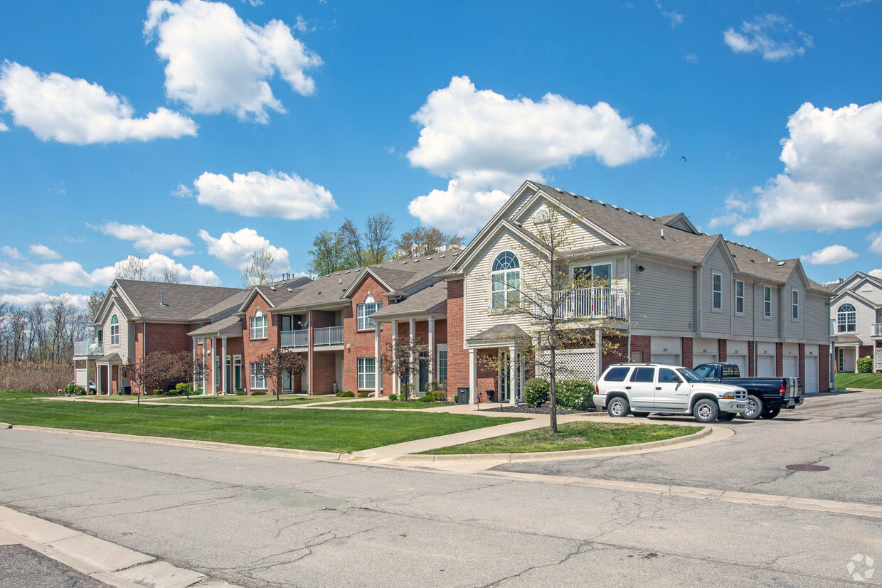 Building Photo - Manors at North Pointe