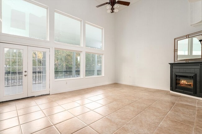 Building Photo - 32726 Riverwood Dr