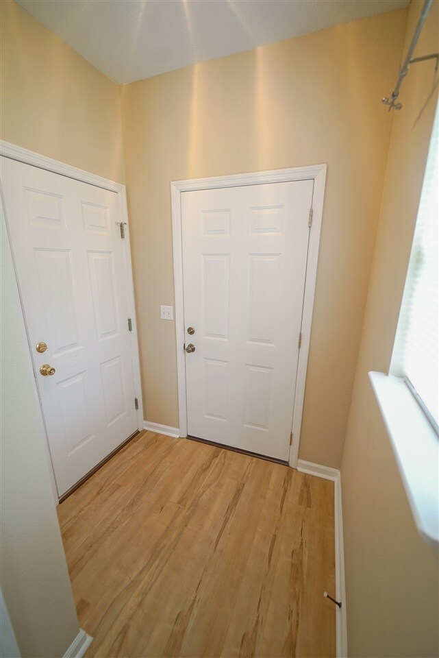 Building Photo - 2200 Pine Landing Ct