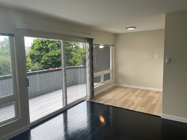Foto del edificio - 12628 Northup Way