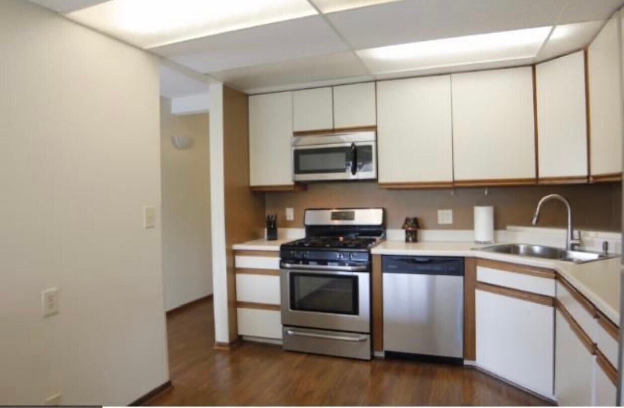 Kitchen - 6650 Vernon Ave S