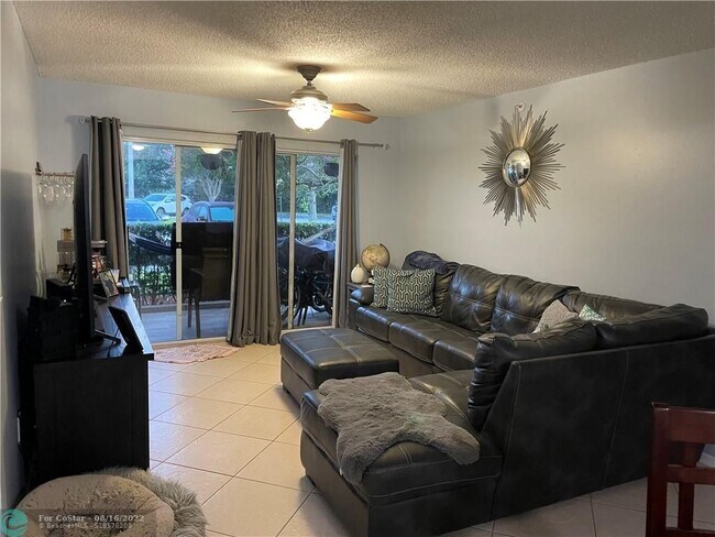 Foto del edificio - 5025 Wiles Rd