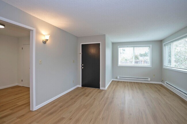 Building Photo - Remodeled 2BR w/ Garage, Fenced Yard & Stainless Steel Appliances