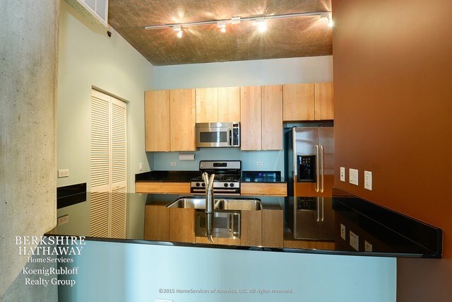 Building Photo - 125 E 13th St