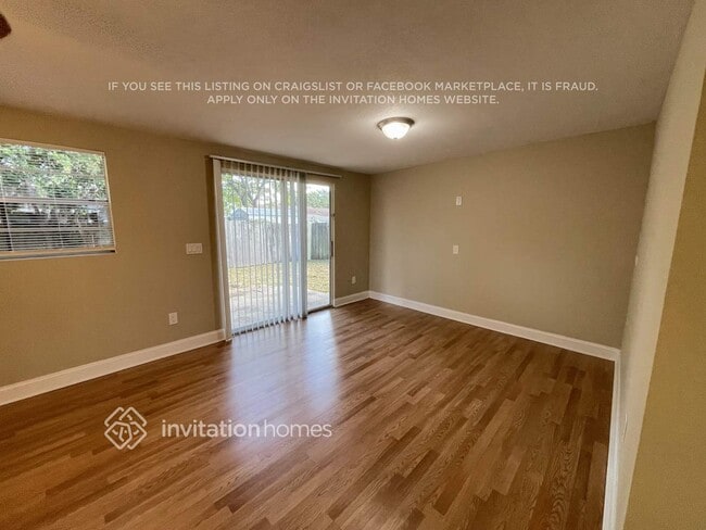 Foto del edificio - 8505 Temple Park Dr