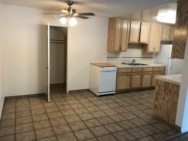 Building Photo - 1316 Barry Ave