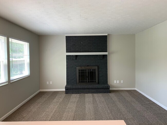 Foto del edificio - 43 Surrey Ct