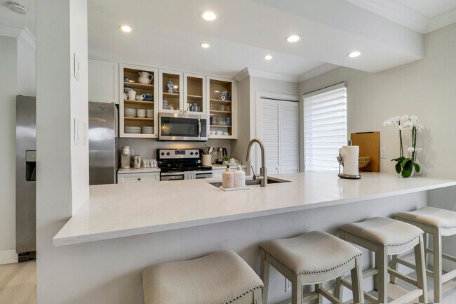 Foto del edificio - 438 Brackenwood Ln S