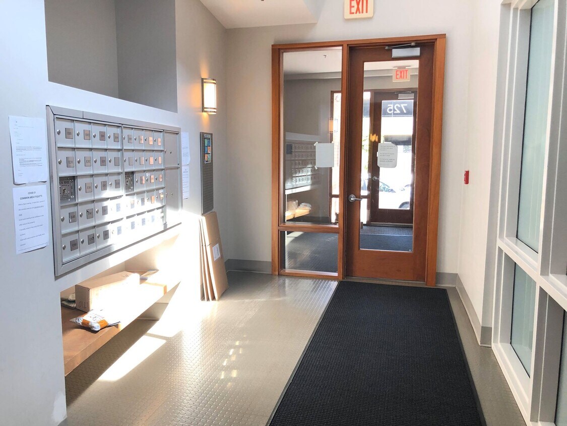 Foto principal - 725 Harrison Ave