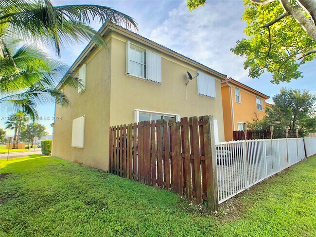Foto del edificio - 8698 NW 109th Ct