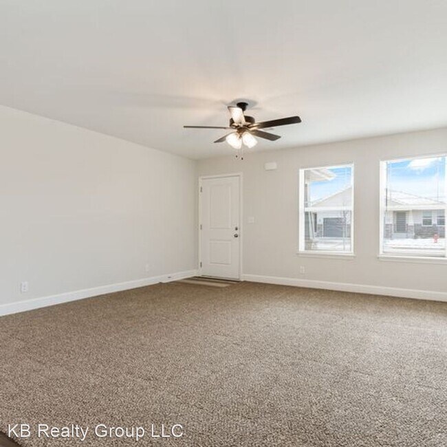 Building Photo - 3 br, 2 bath House - 429 SE Rock Garden Lane