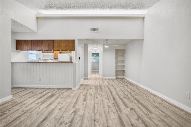Building Photo - 904 Sirocco Dr