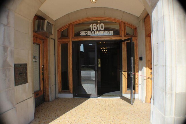 Foto del edificio - 1610 Sheridan Rd