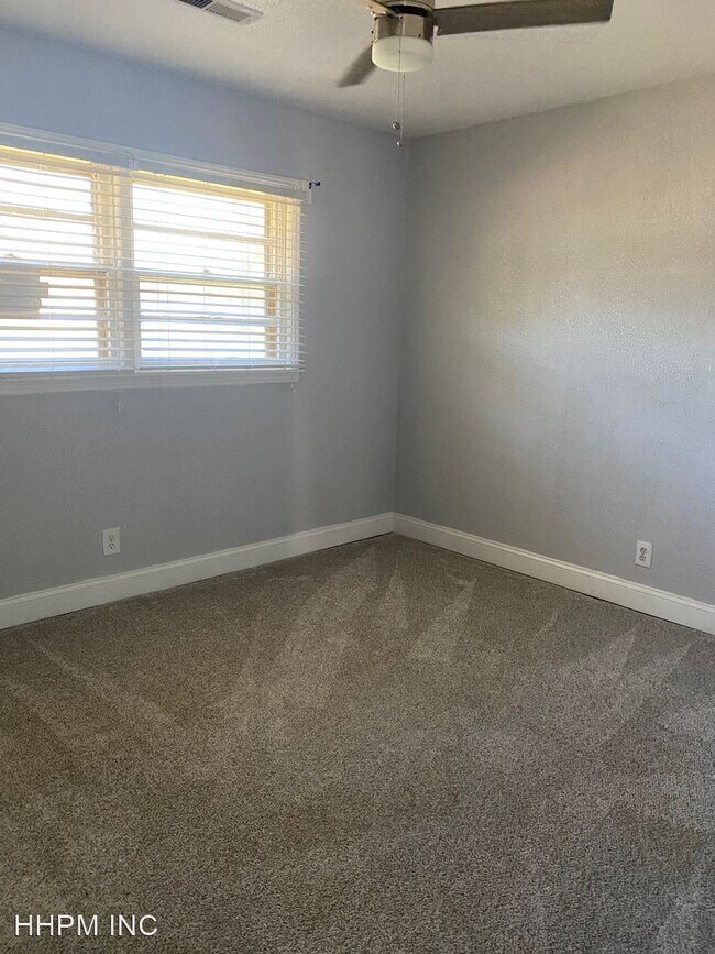 Building Photo - 3 br, 2 bath House - 525 East Lakeside Drive