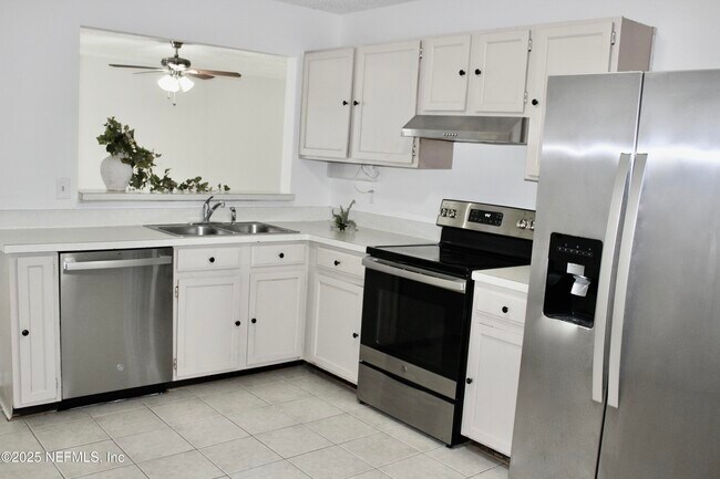 Building Photo - 12627 Enchanted Hollow Dr