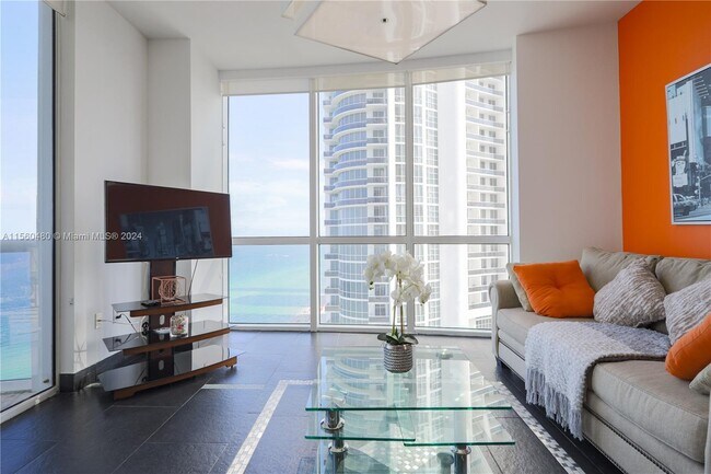 Foto del edificio - 18201 Collins Ave