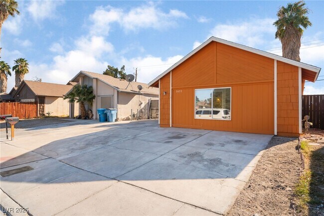 Building Photo - 5453 Requa Ave